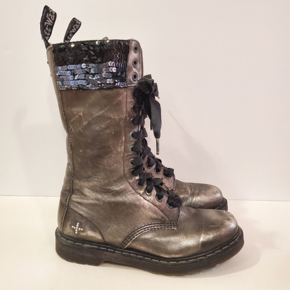 Dr. Martens - Le Sequin 14 Eye Silver Gunmetal boots Rare Ribbon Lace -Ladies 10 - Picture 4 of 12